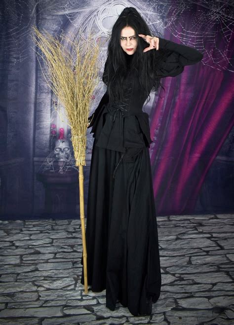 In the Shadow of the Witch: The Handcrafted Elegance of the Salem Witch Ensemble